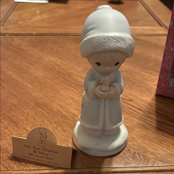 💕Vintage Precious Moments. “May your Christmas be Merry. dated 1991. Beautiful - Picture 1 of 7